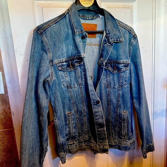Levi’s Jean Jacket - Picture 1 of 3